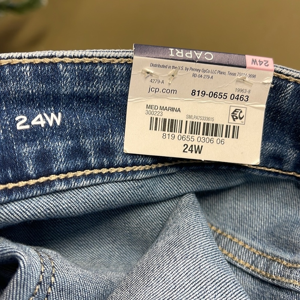 St John’s Bay Secretly Slender Capri Jean Size 24W NWT - Picture 8 of 12